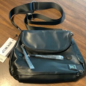 IHKWIP - THE FOLDOVER SADDLE CROSSBODY - METALLIC BLACK